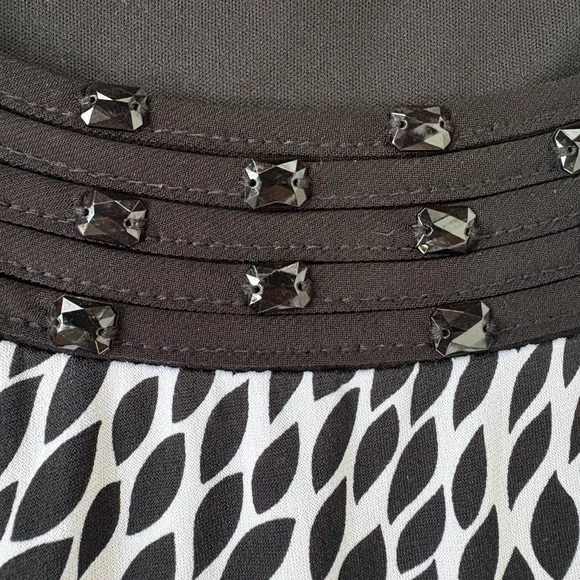 Dress-Barn Black and White Sleeveless Patterned Maxi Dress Size 8 - Picture 4 of 9